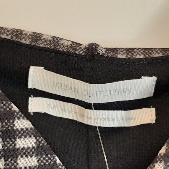 NWT S Urban Outfitters B&W Gingham Plaid Cami Crop Top w/ Ruching Small Sm black - Picture 4 of 9